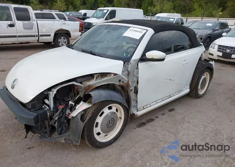 2015 Volkswagen Beetle 1.8T Classic из США, поврежденный, VIN 3VW517ATXFM810985